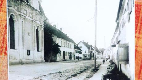 Jüdisches Leben gehörte in Altenstadt einst zum Ortsbild. Die Aufnahme der Memminger Straße aus dem Jahr 1920 zeigt links einen Teil der Synagoge. 	