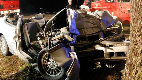 In diesem Auto wurden zwischen Biberachzell und Asch vier Menschen verletzt, zwei davon lebensgefährlich. Ein 17-Jähriger saß am Steuer. 