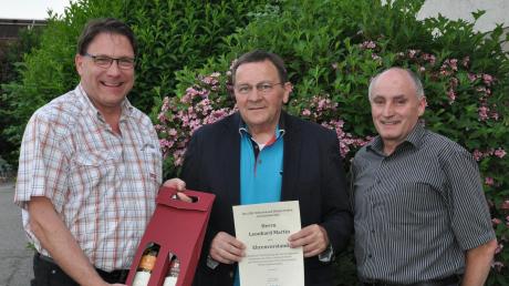 Unser Bild zeigt (von links): Markus Grauer, Leonhard Martin, der für sein großes Engagement ausgezeichnet wurde sowie den Vorsitzenden Johann Unglert, der dem CSU-Ortsverband seit 20 Jahren angehört. 