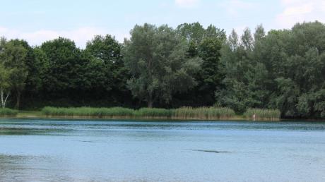 Ein 25 Jahre alter Mann aus Illertissen ist am Sonntag bei einem Badeunfall im Sinninger See gestorben.