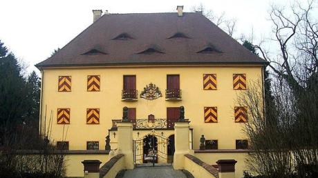 So kennen die Obenhausener ihr Schloss: Markant ist die Farbe des Gebäudes, dessen Grundmauern vermutlich aus dem 16. Jahrhundert stammen. 