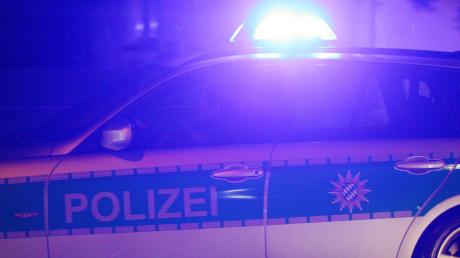 Bei einer groß angelegten Razzia hat die Polizei im Landkreis Neu-Ulm und darüber hinaus Drogen und sogar Waffen beschlagnahmt.