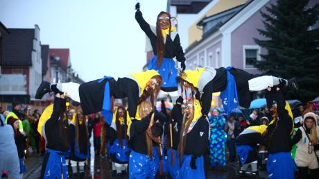 Kommenden Samstag werden Hexen und farbenfroh gekleidete Hästräger die Innenstadt von Illertissen dominieren. Denn da veranstaltet die Narrenzunft der Illertaler Wasserbätscher ihren 14. schwäbisch-alemannischen Fasnachtsumzug.