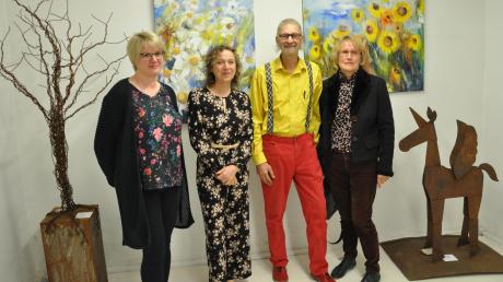 Unser Bild zeigt die Künstler (von links): Eva Rommel aus Altenstadt, Dagmar Lutzenberger aus Schwaighausen, Galerist Joachim Herzer und Theresia Mauersberger aus Westerheim. 