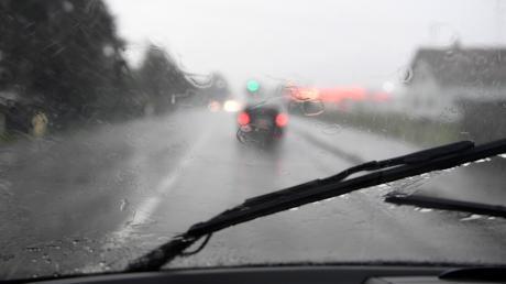 Starker Regen wurde am Montag gleich mehreren Autofahrern zum Verhängnis. 