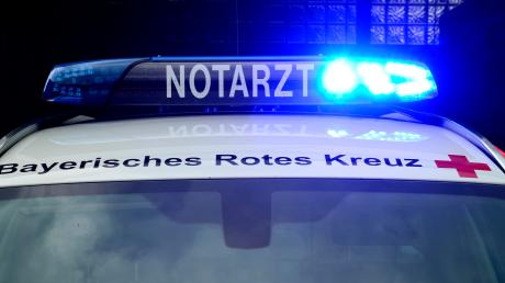 Eine Frau ist am Dienstagabend bei Vöhringen leicht verletzt worden. 