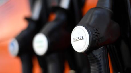 Der ADAC geht davon aus, dass die Preise für Benzin dank des Tankrabatts der Bundesregierung um 35 Cent, für Diesel um 17 Cent sinken könnten.