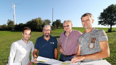 Sebastian Ganser, Jürgen Ganz, Volker Fiedler und Georg Honold (von links) haben mit unserer Redaktion über erneuerbare Energien, Naturschutz und das Vorhaben bei Altenstadt gesprochen. 