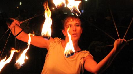 Bei der Kultur- und Kaufnacht in Babenhausen gibt es in diesem Jahr heiße Einlagen mit einer Feuershow. Auch sonst ist einiges geboten im Fuggermarkt. 