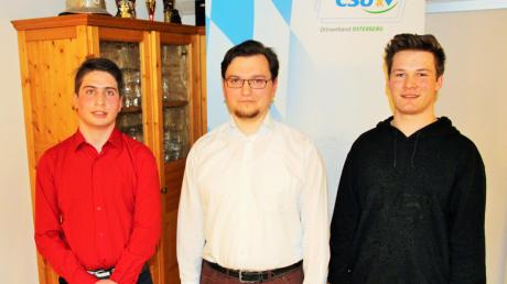 Fabian Landthaler, Marvin Schmalle und Daniel Hammer bilden den neuen Vorstand des JU-Ortsverbands Altenstadt-Kellmünz-Osterberg.  	