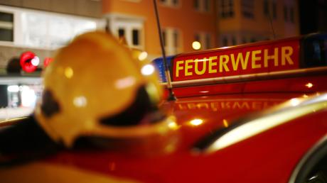 Fast 100 Einsatzkräfte der Feuerwehr mussten zu einem Brand in Rothenberg ausrücken. (Symbolbild)