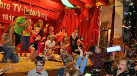 Mit einem bunten Festabend feierten die Mitglieder des TV Osterberg das 100-jährige Bestehen des Vereins.  	