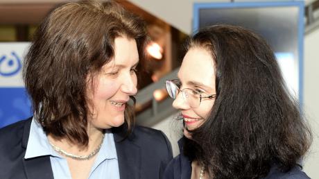 Wollen in Zukunft gut zusammenarbeiten: Claudia Schäfer-Rudolf (links) und SPD-Kandidatin Maren Bachmann.  	