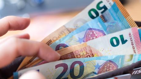Mehr als 8000 Euro in zwei Geldbörsen hat ein Mann in Königsbrunn verloren und nun zurückbekommen. 	 	