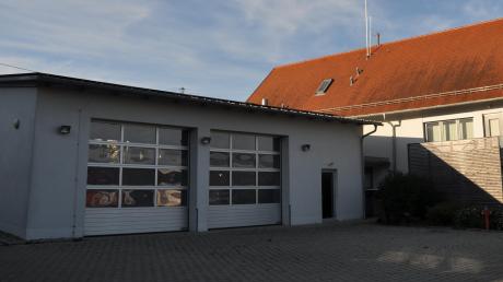 Eine PV-Anlage mit Stromspeicher wurde auf der Fahrzeughalle der Winterrieder Feuerwehr installiert. 	
