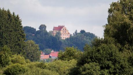 So idyllisch liegt das Schloss Osterberg. Die belgische Königstochter Delphine war Ende der 80er Jahre dort häufiger zu Gast. Gemeinsam mit ihrer Mutter besuchte sie den damaligen Schlossherrn, Dieter Freiherr von Malsen-Ponickau. 	