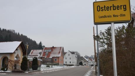 Der kleine Ort Osterberg kann mit einer Besonderheit aufwarten: Er ist die einzige Kommune im Landkreis Neu-Ulm, in der sich nach Angaben des Landratsamts noch niemand nachweislich mit dem Coronavirus angesteckt hat.  	