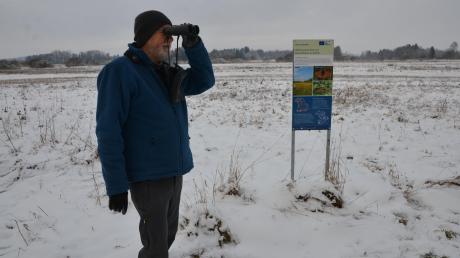 Franz Maier liebt es, in der kalten Jahreszeit Vögel im Ried zu beobachten, die nur zum Überwintern kommen, sonst aber nicht in der Region leben.  	