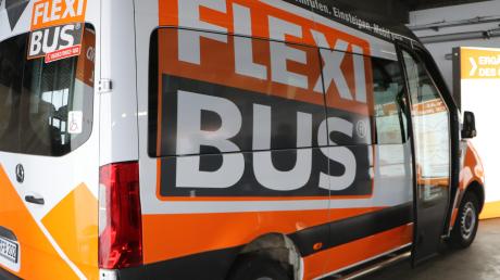 Der Flexibus fährt weder nach einem festgelegten Zeitplan, noch auf einer vorgegebenen Route. Er ist innerhalb des jeweiligen „Knotens“ flexibel unterwegs. Fahrgäste können ihn telefonisch oder per App anfordern. 	