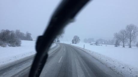 Winterliche Straßenverhältnisse haben zum Wochenstart Probleme auf den Straßen verursacht. Es kam zu mehreren Unfällen. 	 	
