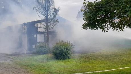 Diese „Grillhütte“ hat gestern in Osterberg gebrannt.  	