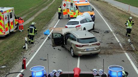 Auf der Straße zwischen Illertissen und Unterroth hat es am Donnerstagmittag einen schweren Unfall gegeben. 