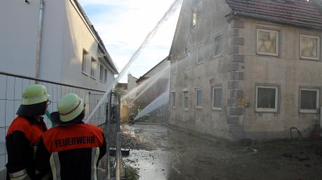In Babenhausen löste der Brand einer Scheune am Samstag einen Großeinsatz aus.