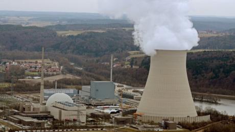 Eon will das Atomkraftwerk Isar 1 ab 2016 abreißen. Das Konzept dafür wird von den Grünen nun heftig kritisiert.