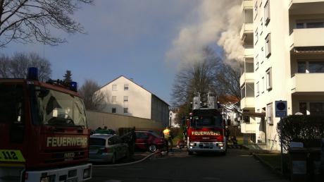 Ein Großaufgebot an Feuerwehr und Rettungskräften rückte kurz nach 15 Uhr in die Sendener Fuggerstraße aus. 