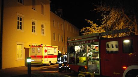 Bei einem Brand im Ursberger Krankenhaus St. Camillus ist ein Patient ums Leben gekommen. Drei weitere Patienten wurden erheblich verletzt (schwere Rauchvergiftungen). Zehn weitere Patienten erlitten möglicherweise leichte Rauchvergiftungen.