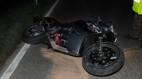 Bei einem Verkehrsunfall in Issing ist ein Mann mit seinem Motorrad tödlich verunglückt.