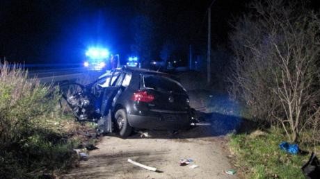 Noch immer unklar ist die Ursache eines Unfalls auf der Bundesstraße 17 am Mittwochabend bei Kleinaitingen, bei dem ein 34-jähriger Mann ums Leben kam.