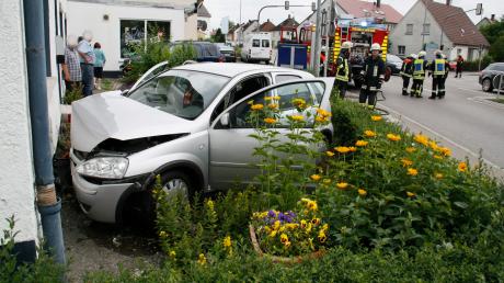 In Nersingen hat sich am Samstag im Ort ein spektakulärer Unfall ereignet. Bild: Wilhelm Schmid