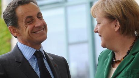 Einen Tag vor dem Sondergipfel in Brüssel haben sich Bundeskanzlerin Angela Merkel und Frankreichs Staatspräsident Nicolas Sarkozy in Berlin getroffen und auf eine gemeinsame Position in der Schuldenkrise geeinigt.