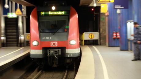 Mit der S3 und S8 fahren nach den Arbeiten am Bahnhof Pasing wieder die ersten S-Bahnen in München. 