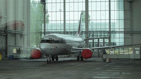 Unser Leser Hannes Münch fotografierte die gepfändete Boeing 737 des thailändischen Prinzen bei einer Besucherrundfahrt am Münchner Flughafen. Die Maschine steht dort in einem Hangar.