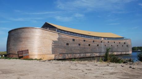 Der moderne Nachbau der Arche Noah.(c) dpa