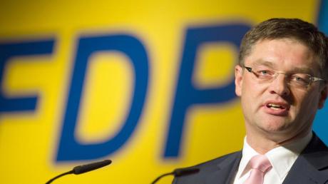 FDP-Bundesvize Holger Zastrow will den Soli stufenweise abschaffen, sollten die Steuersenkungen nicht kommen.