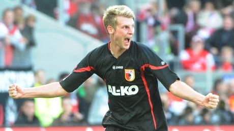 Jan-Ingwer Callsen-Bracker schießt den FCA zum ersten Sieg in der Bundesliga.