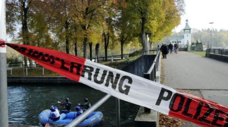 Wo am Vortag noch hunderte Polizisten nach den Mördern suchten, liefen am Samstag Raftingmeisterschaften.