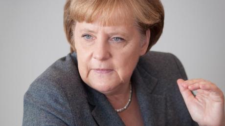 Ist sich noch nicht sicher, ob sie zur Fußball-EM in die Ukraine fliegt: Bundeskanzlerin Merkel.