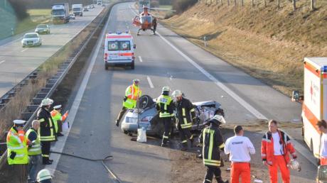 Ein Lkw-Fahrer hat auf der Autobahn A 96 zwischen Mindelheim und Stetten beim Überholen ein Auto übersehen.