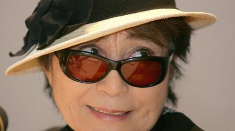 Die stilsichere Yoko Ono traf auf die elegante Queen.