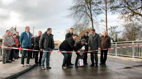 Eine Million Euro verbaute der Landkreis in eine neue Brücke und die Sanierung der Straße nach Steinheim.