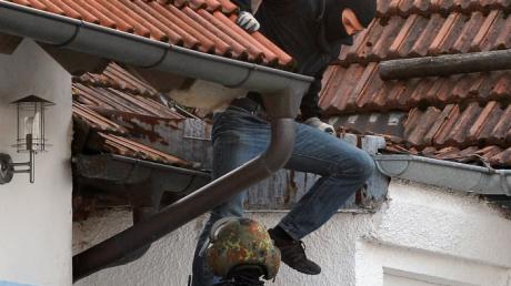 SEK-Beamte versuchten, über Dach und Balkon in die Wohnung zu kommen.