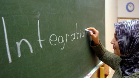 Mangelnde Deutschkenntnisse vieler Migrantenkinder bereiten Probleme im Schulalltag. Das hat der Bildungsbericht 2012 ergeben.