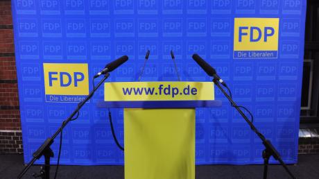 Scheiterten an der Fünf-Prozent-Hürde: Wäre am Sonntag Bundestagswahl, käme die FDP laut Deutschlandtrend auf nur drei Prozent. die Piraten hätten sechs Prozent.