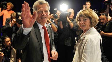 Joachim Gauck und seine Lebensgefährtin Daniela Schadt. Gauck wird neuer Bundespräsident.