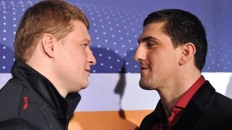 Die Schwergewichtsboxer Alexander Powetkin (l) aus Russland und der Deutsche Marco Huck treten am Samstag gegeneinander an.
