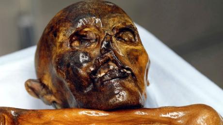 Seine Todesursache ist geklärt, seine DNA entschlüsselt, nun haben Forscher erstmals Blutreste der 5300 Jahre alten Gletschermumie «Ötzi» gefunden. 
